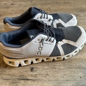 On Cloud Running Women’s Sneakers